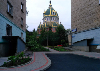 Як виглядають двори на Орлика, 1 та Орлика, 2 після ремонтів (фото)