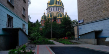 Як виглядають двори на Орлика, 1 та Орлика, 2 після ремонтів (фото)