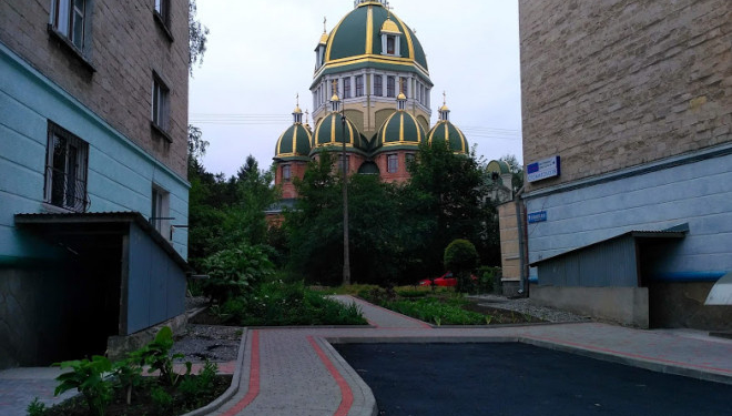 Як виглядають двори на Орлика, 1 та Орлика, 2 після ремонтів (фото)