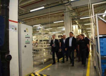 Прем’єр-міністр ознайомився з роботою Чортківської філії «СЕ Борднетце-Україна» (фото)