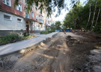 На Слівенській у Тернополі ремонтують двір (фотофакт)