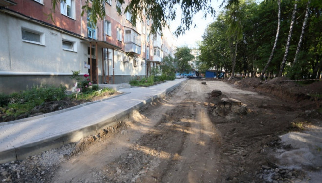 На Слівенській у Тернополі ремонтують двір (фотофакт)