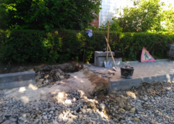 На вулиці Вербицького ремонтують двір