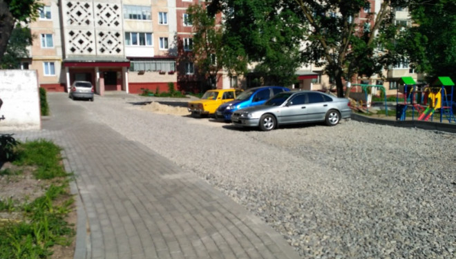 Ще один тернопільський двір взялися ремонтувати