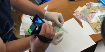 На Тернопільщині спіймали чиновника з хабарем