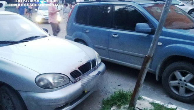 У Тернополі п’яний водій врізався у металеву опору (фото)