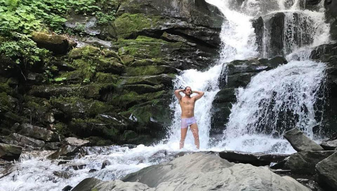 Відомий тернополянин показав оголений торс (фото)