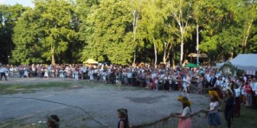 У Теребовлі сплели купальський вінок довжиною 225 метрів