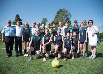 Школярі з Тернопільщини зіграли у футбол з очільником області (відео)