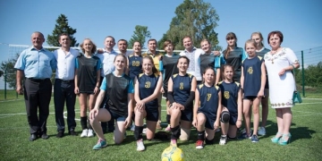 Школярі з Тернопільщини зіграли у футбол з очільником області (відео)