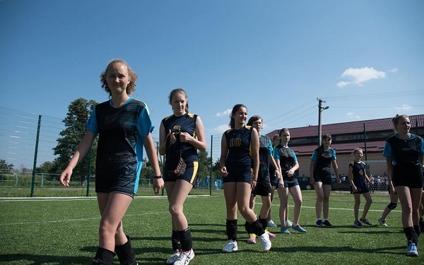 Сучасний футбольний майданчик зі штучним покриттям з’явився на Тернопільщині (фото)