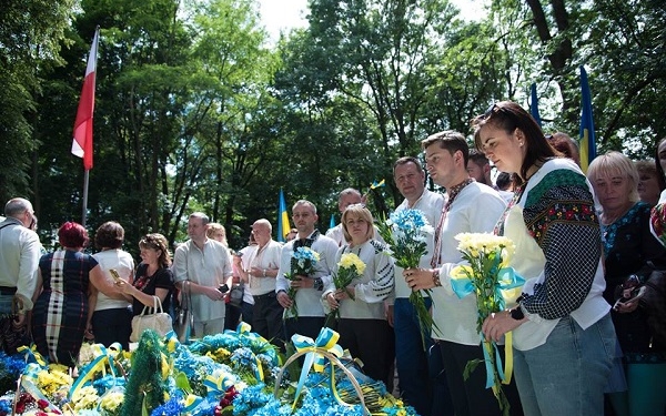 Делегацiя з Тернопiльщини вшанувала жертв Сагринської трагедiї (фото)