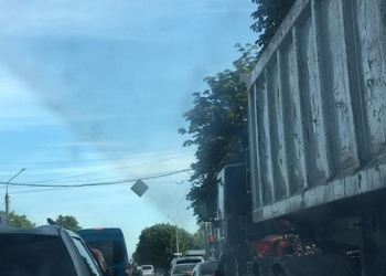 У Тернополі водіям довелося стояти у довгому заторі (фото)