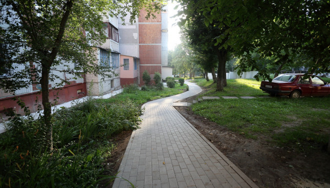 Як виглядає відремонтований двір на Чубинського (фото)