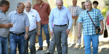 На Микулинецькій-бічній, 2 у Тернополі ремонтують двір 