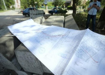 На Сахарова у Тернополі будують дощовий колектор