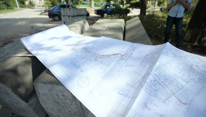 На Сахарова у Тернополі будують дощовий колектор