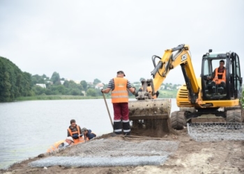 Як триває будівництво водної арени Тернополя (фото)