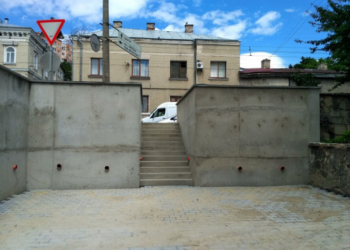 Як виглядає відремонтований двір  вулиці Князя Острозького у Тернополі (фото)