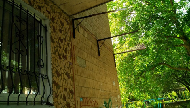 У Тернополі встановлюють вловлювачі фасадної плитки