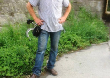 Посеред вулиці у Тернополі молодик вживав наркотики (фото)