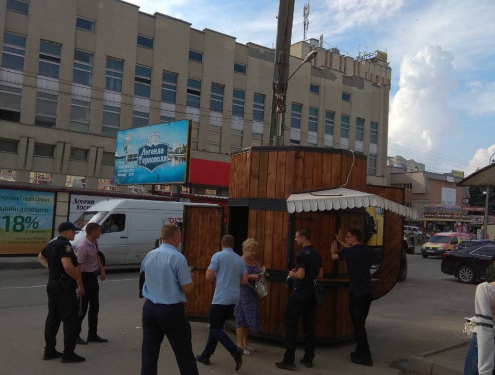 У Тернополі продовжується демонтаж незаконних МАФів