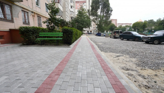 Як гарно змінюється ще один двір у Тернополі (фотофакт)