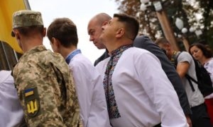 Нехай завжди у кожного з нас буде почуття гордості за нашу Вітчизну і наш стяг, – Віктор Овчарук
