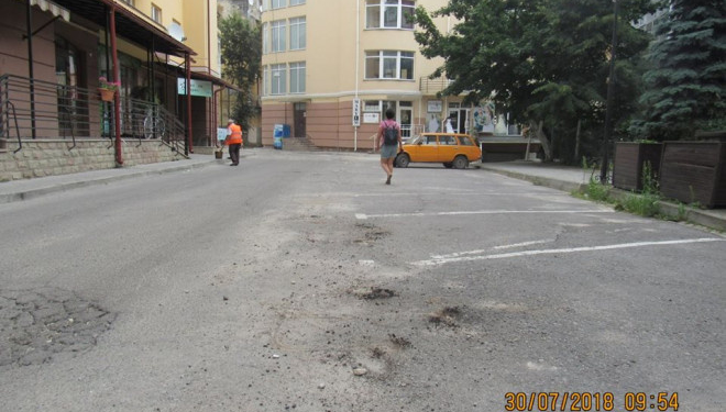 Тернопіль наводить порядок з незаконними об’єктами (фотофакт)