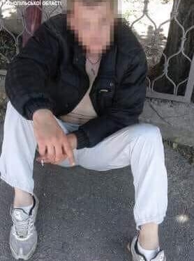 Неадекватний чоловік намагався обікрасти тернополянку… (фото)