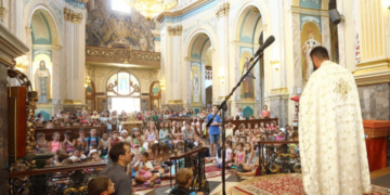 Як півтисячі дітей проводили канікули при храмі у Тернополі