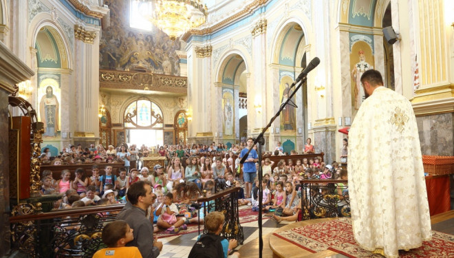 Як півтисячі дітей проводили канікули при храмі у Тернополі