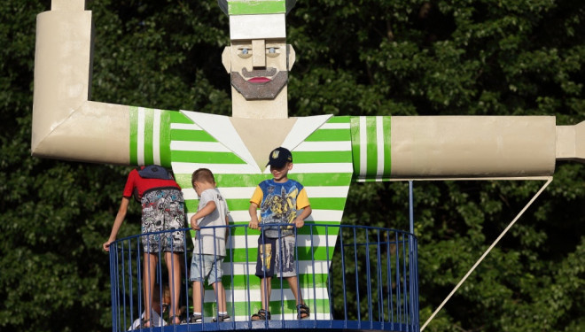 Легендарний дитячий майданчик у Тернополі вже оновили