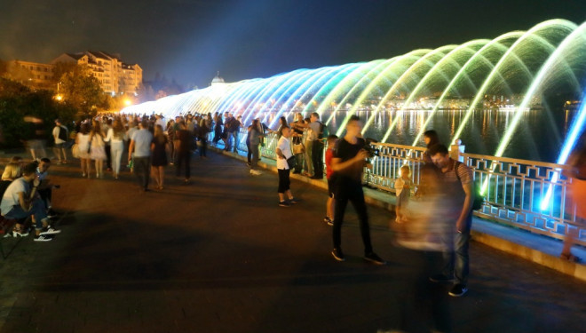 Найбільший фонтан України знаходиться у Тернополі і має він протяжність 300 метрів