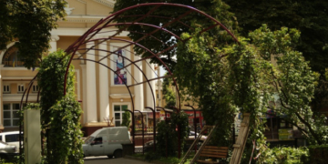 У Тернополі фарбують арки у “лондонському” стилі