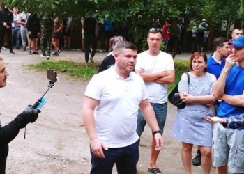 «Дволикий депутат Серетний»: Одна рука благословляє будівництво, а інша – заперечує (документи)