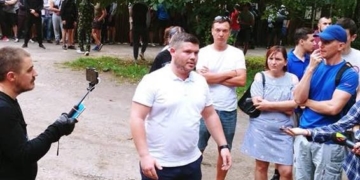 «Дволикий депутат Серетний»: Одна рука благословляє будівництво, а інша – заперечує (документи)