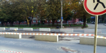 На одній з найнебезпечніших вулиць Тернополя наводять порядки (фотофакт)