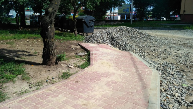 Як у Тернополі ремонтують двір на Протасевича (фотофакт)