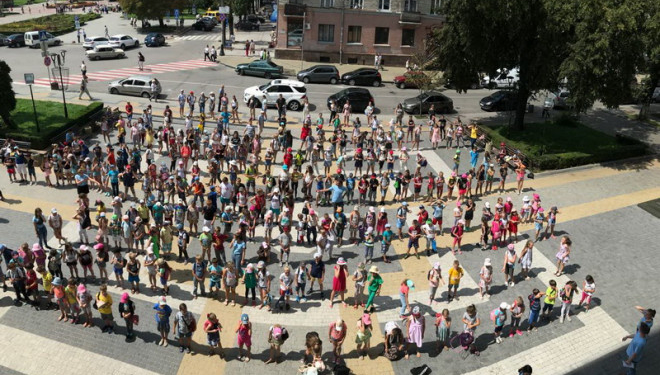 У Тернополі провели флешмоб з нагоди святкування 1030-ї річниці Хрещення України (відео)
