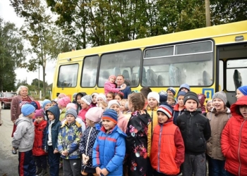 На Тернопільщині учні їздитимуть до школи на новенькому автобусі (фото)