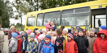 На Тернопільщині учні їздитимуть до школи на новенькому автобусі (фото)