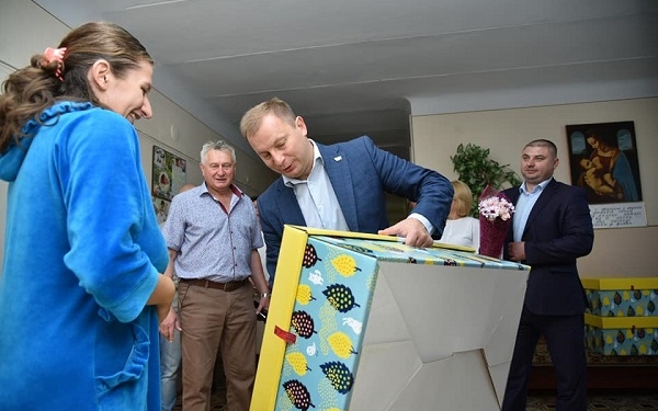 На Тернопільщину прибули “пакунки малюка” для новонароджених діток (фото)