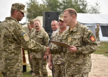 Степан Барна на урочистостях з нагоди створення артбригади: Відновлення військових частин в області дає перспективу розвитку Збройних сил України (фото)