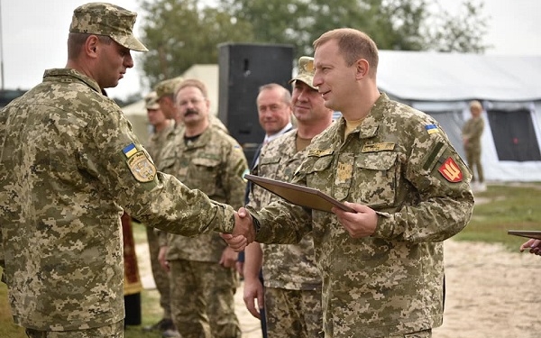 Степан Барна на урочистостях з нагоди створення артбригади: Відновлення військових частин в області дає перспективу розвитку Збройних сил України (фото)