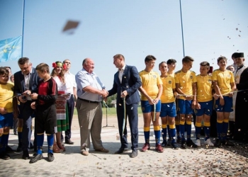 Степан Барна під час відкриття комплексу спортспоруд у Васильківцях: Наша стратегія, щоб такі зміни відбувалися в кожному селі області (фото)