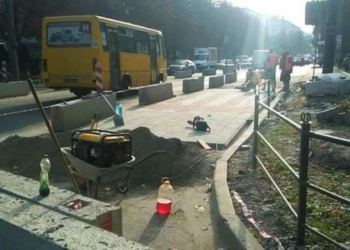 Підвищений перехід на проспекті Злуки майже готовий (фото)