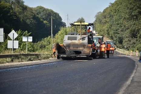 Тернопільщина входить до п’ятірки лідерів щодо використання державних коштів на ремонт доріг (фото)