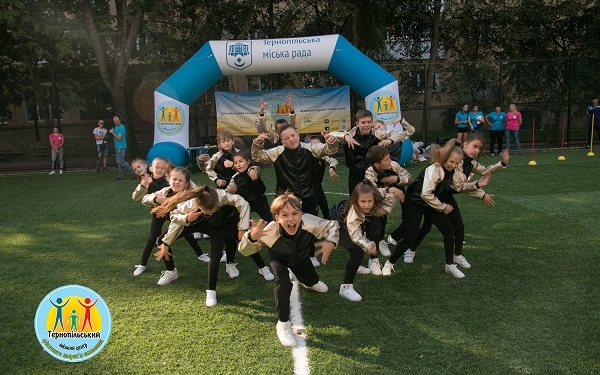 В Тернополі відкрито ще один спортивний майданчик для дітей (фото)