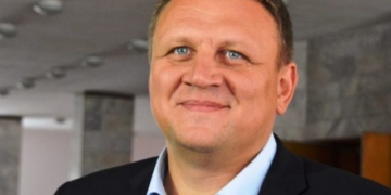 У Тернопільському театрі обирають кандидата в Президенти від УКРОПу (Наживо)